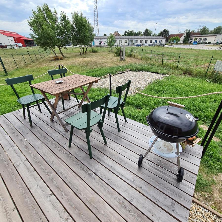 Вилла Tiny House Neusiedl an der Zaya Экстерьер фото